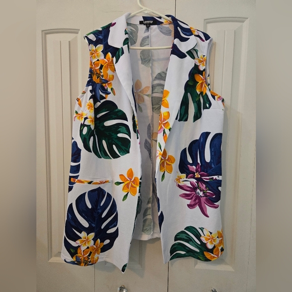 Shorts and vest - Picture 7 of 15